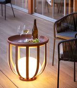 Luxuriöse Gartenlampe mit Blumenkasten