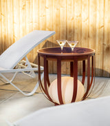 Luxuriöse Gartenlampe mit Blumenkasten