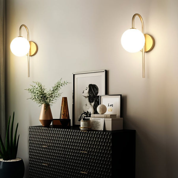 Wandleuchte für das Schlafzimmer aus Metall und Glas