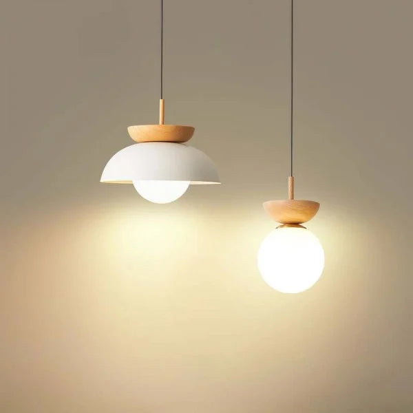 Minimalistische skandinavische Hängelampe aus Halbholz