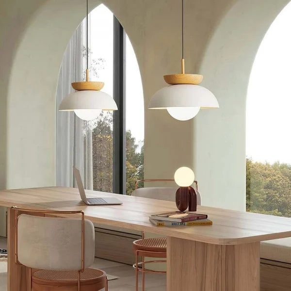 Minimalistische skandinavische Hängelampe aus Halbholz