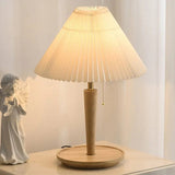 Vintage Plissee-Tischlampe aus Holz