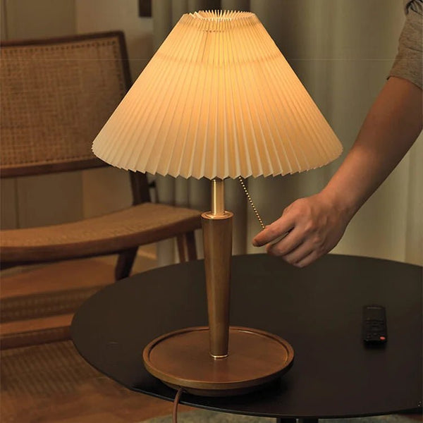 Vintage Plissee-Tischlampe aus Holz