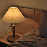 Vintage Plissee-Tischlampe aus Holz