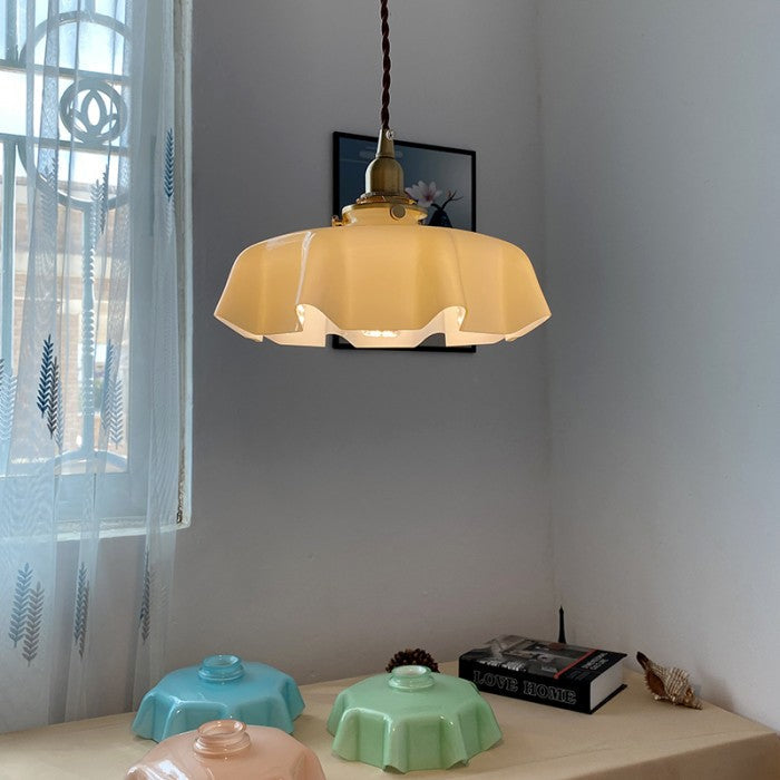 Hängelampe im Retro-Stil, Glasblume, cremefarben