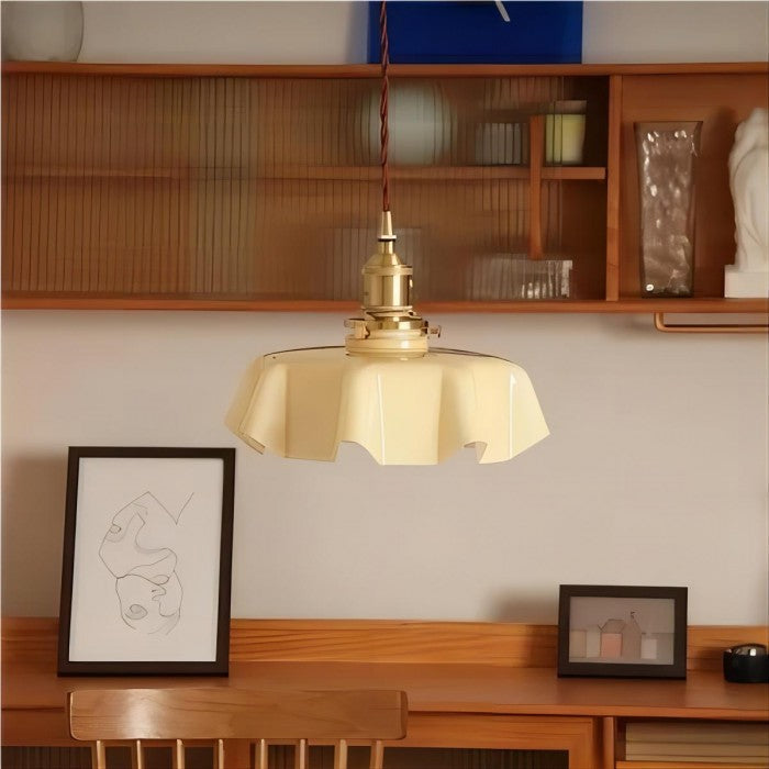 Hängelampe im Retro-Stil, Glasblume, cremefarben